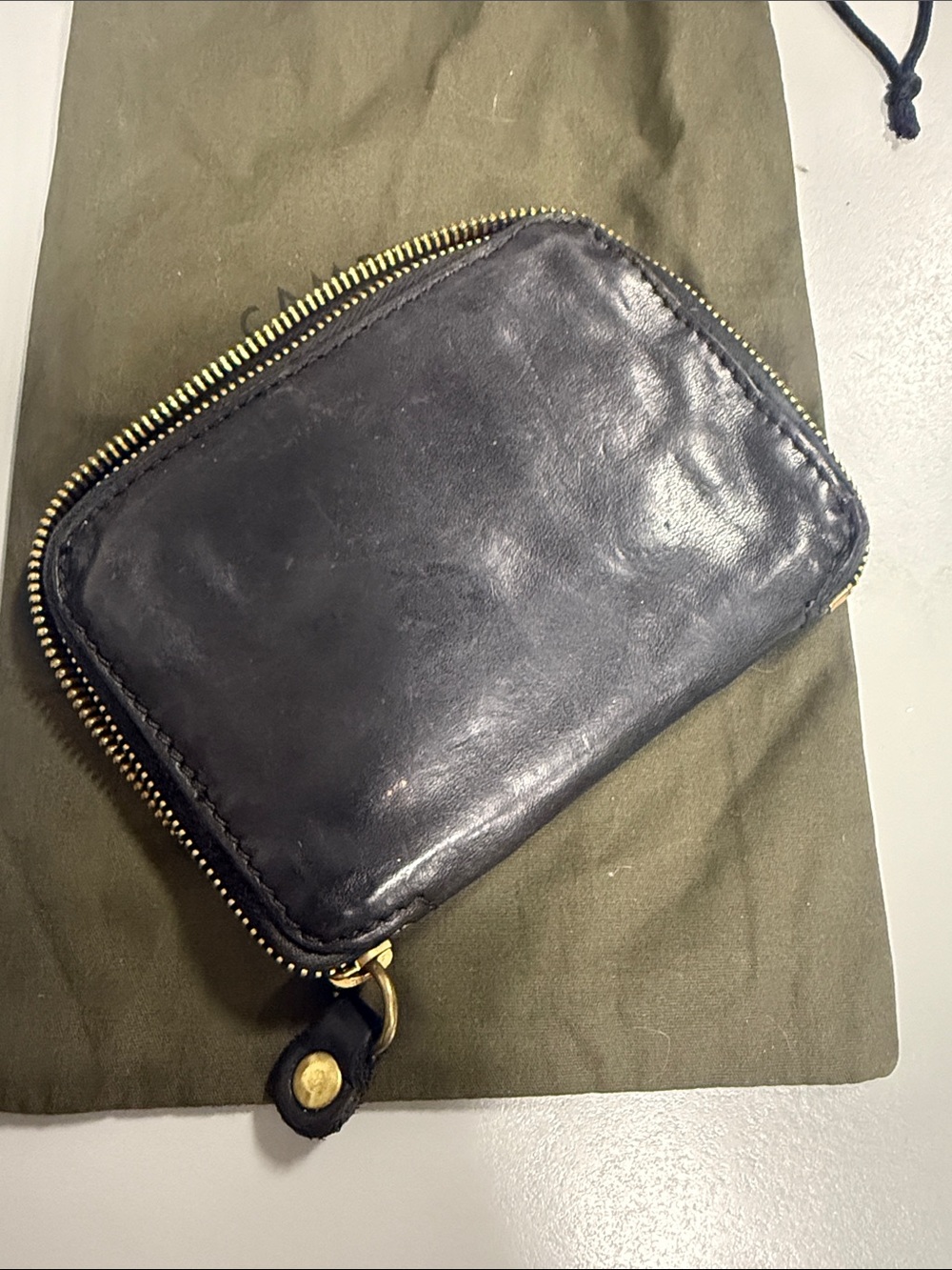 Campomaggi Black Leather Heart-Stud Zip Wallet with Gold Accents - Picture 2 of 5